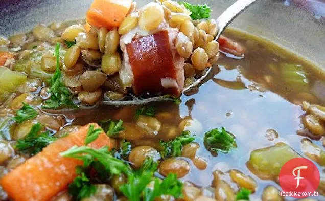 Sopa De Lentilha Com Linguiça Defumada