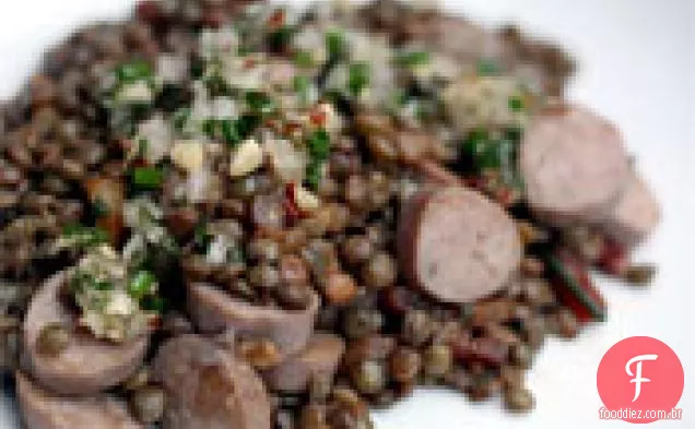 Jantar hoje à noite: salsicha quente e salada de lentilha