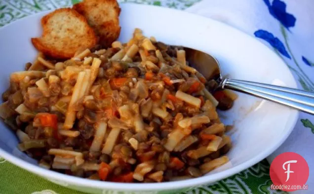 Sopa De Lentilha Com Legumes E Macarrão