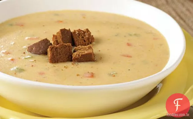 Sopa de queijo canadense com Croutons de Pumpernickel