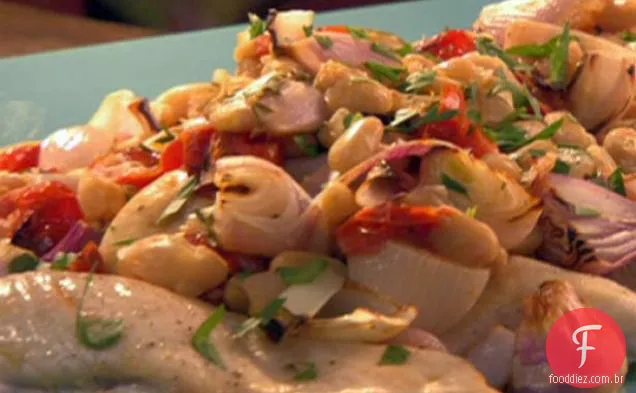 Frango com chalotas assadas, tomates e Feijão Branco