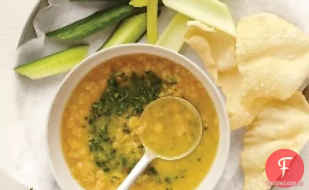 Sopa De Lentilha Amarela Com Chutney De Coentro