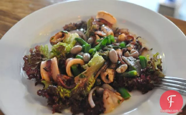 Salada De Lula Salteada Com Salsa Verde