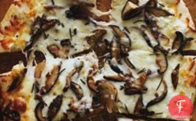Pizza branca com cogumelos