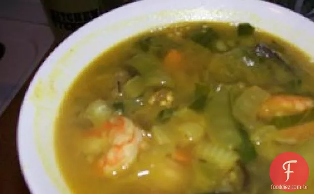 Camarão em sopa de amendoim