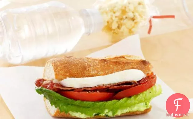 Mozzarella fresca BLT com Pesto