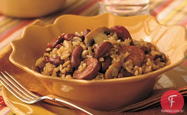 Cajun salsicha e arroz frigideira