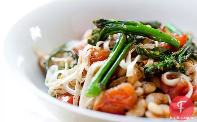 Broccolini, Tomate Cereja E Feijão Manteiga Udon
