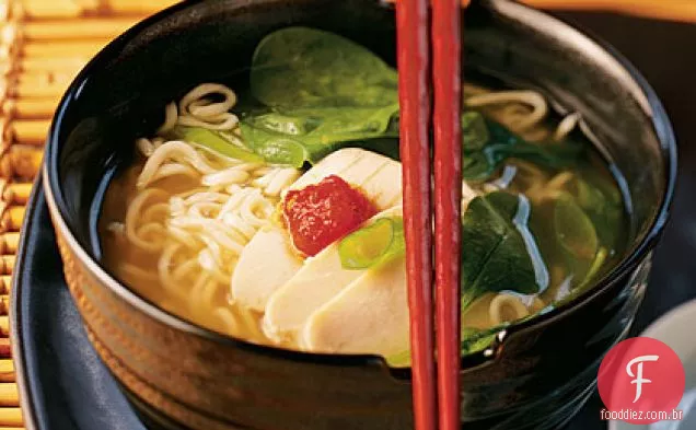 Sopa Chinesa De Frango E Macarrão