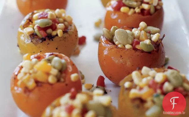 Tomates de herança recheados com Succotash de Verão