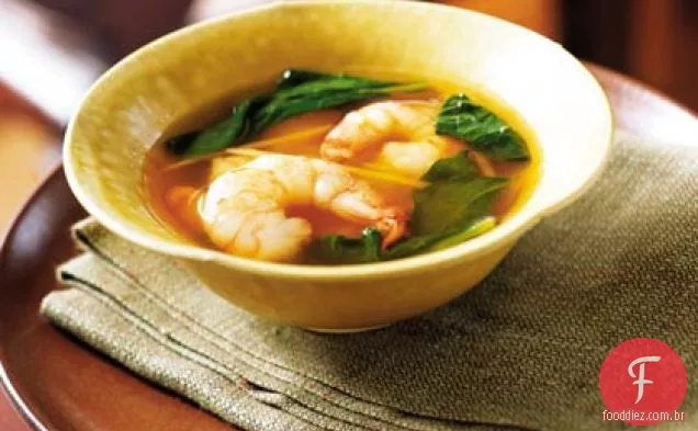 Sopa de camarão e espinafre