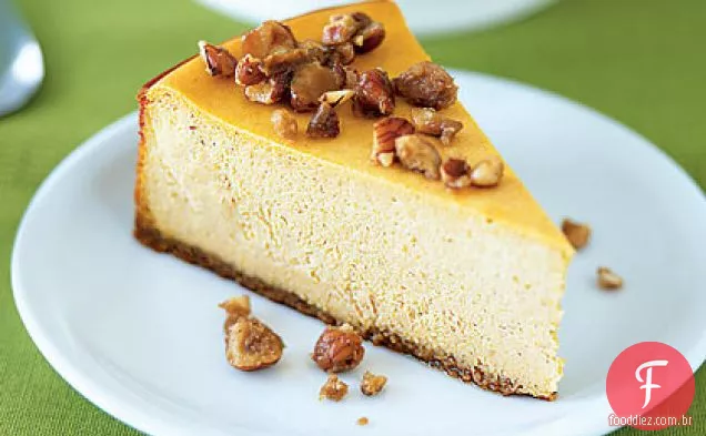 Cheesecake de abóbora com avelãs vidradas
