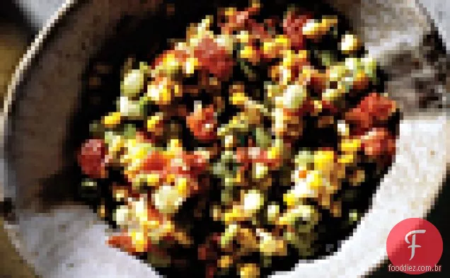 Succotash de milho fresco, feijão, tomate e cebola