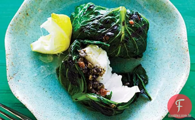 Alabote grelhado, alface e pacotes de Tapenade