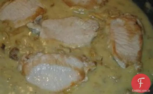 Costela de porco em molho de cogumelos Chanterelle