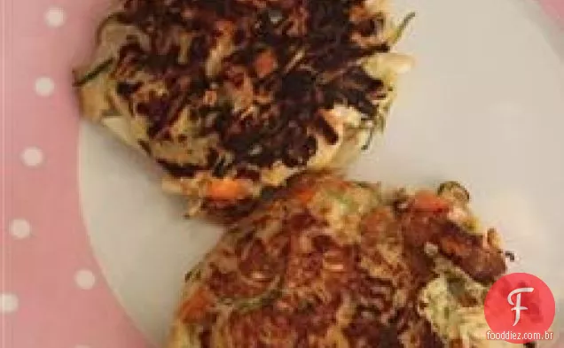 Panquecas de abobrinha baixas com molho de manjericão com baixo teor de gordura
