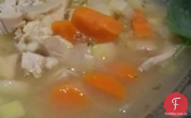 Sopa caseira de macarrão de frango da Jean