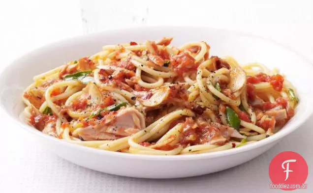 Espaguete Com Molho Picante De Atum Marinara