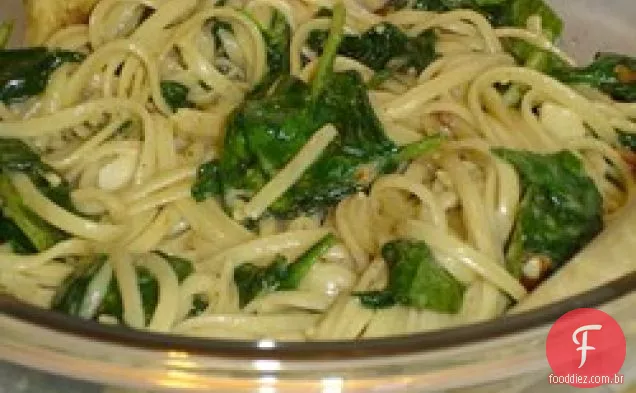 Linguine com espinafre e Brie