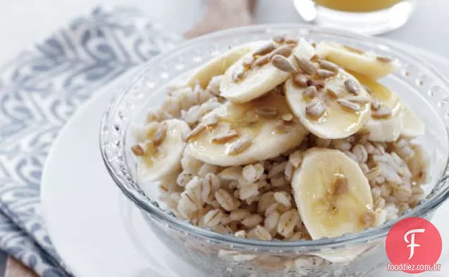 Cevada de café da manhã com sementes de Banana e girassol