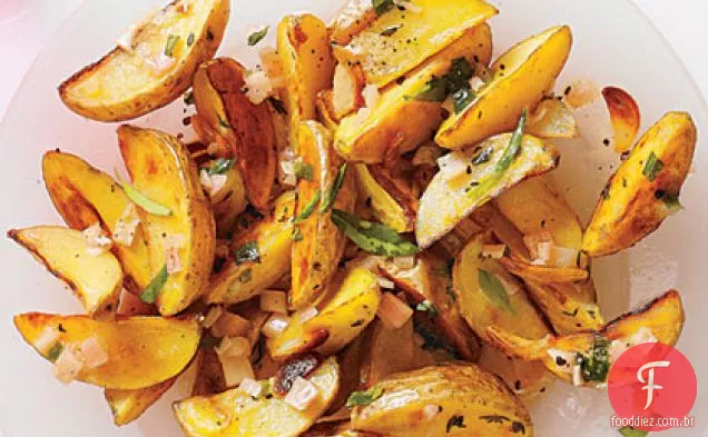 Salada de batata assada com vinagrete cremoso de Dijon