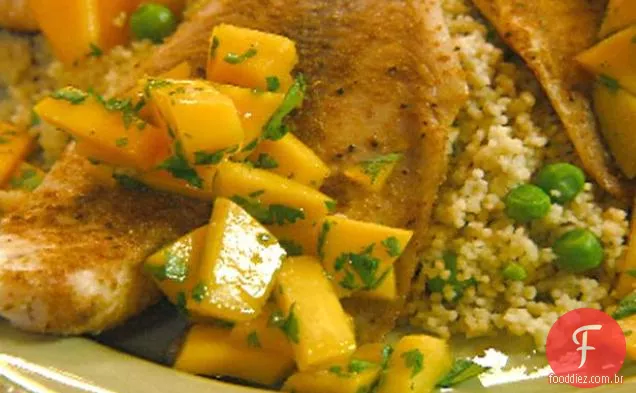 Tilápia de estilo marroquino com cominho, manga e coentro