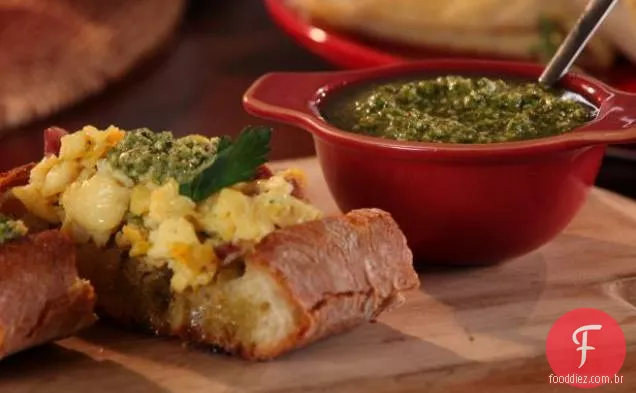 Ovos Mexidos da Calábria com Jalapeno Pesto Bruschetta