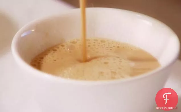 Bebida de café expresso com chantilly de baunilha