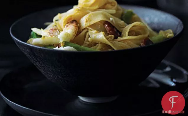 Macarrão Malaio com caranguejo e Salsicha (Penang Char Kway Teow)
