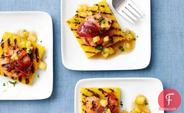 Quadrados de polenta de abacaxi com camarão