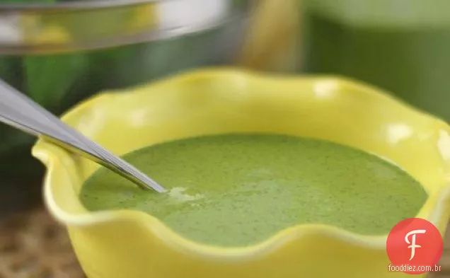 Sopa De Missô Com Espinafre E Brotos De Feijão