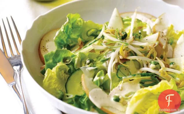 Salada de frango asiática com molho de Wasabi