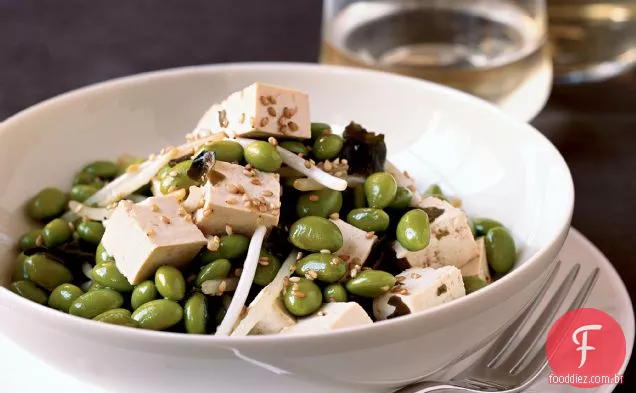 Edamame com Tofu, brotos de feijão e algas marinhas