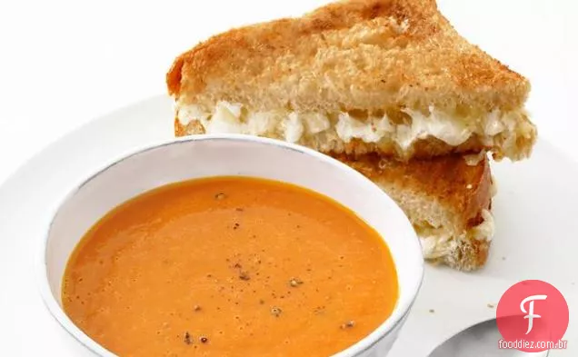 Queijo Grelhado Triplo Com Sopa De Tomate