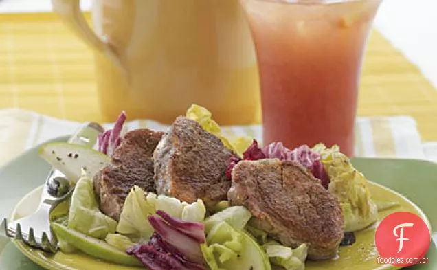Salada de porco quente com maçãs