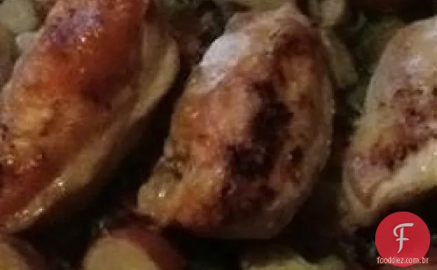 Frango assado com limão-alho couve de Bruxelas e batatas