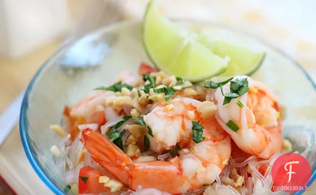 Yum Woon Sen (salada de macarrão tailandês com camarão)
