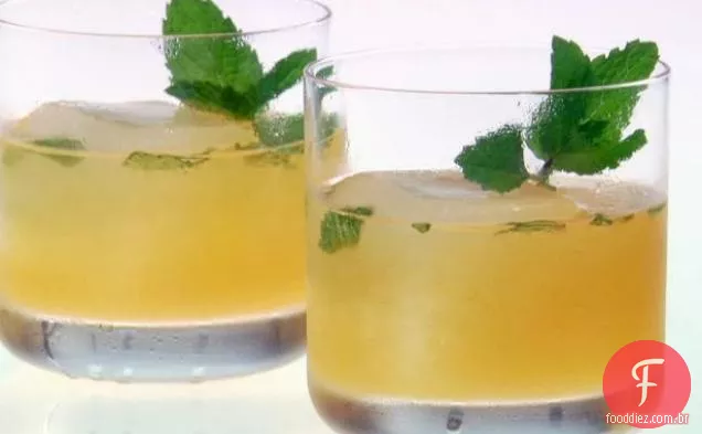 Espumante Apricot Mint Sours