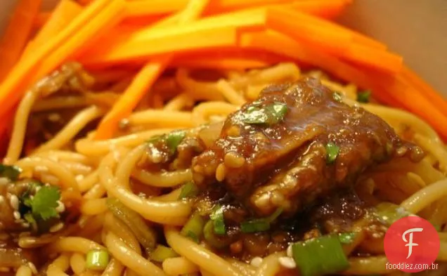 Salada De Macarrão Chinês Com Berinjela Assada
