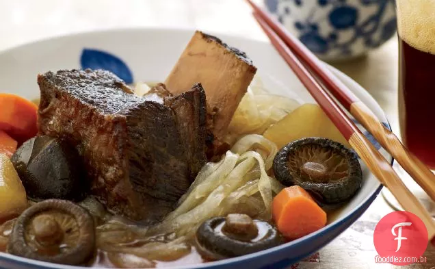 Costelas curtas assadas com Daikon e macarrão de vidro