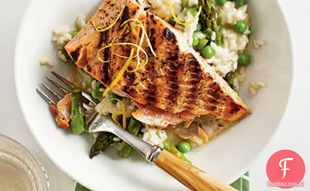 Salmão com risoto de Primavera rápida