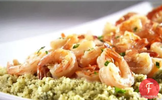 Camarão Scampi com cuscuz Pesto