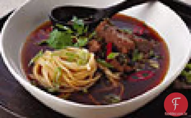 Sopa De Macarrão De Carne Taiwanesa