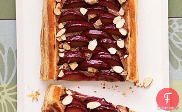 Torta De Amêndoa E Ameixa
