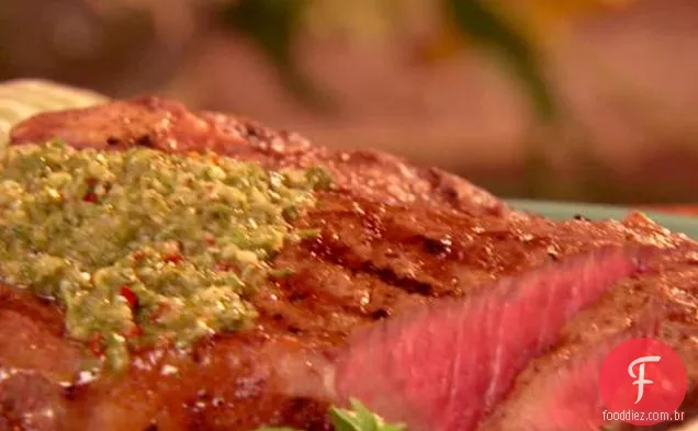 Bifes T-Bone com molho de salsa de alho