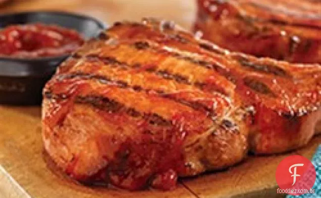 Costeletas de porco grelhadas do Ribeye (costela) com molho picante fácil do BBQ
