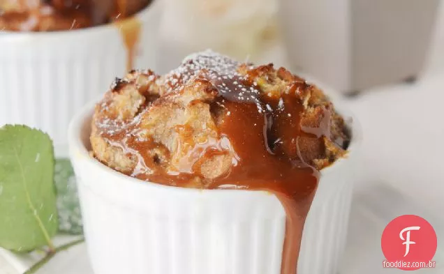 Pudim de pão de Banana com molho de caramelo