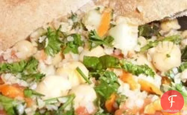 Salada tabbouleh de coentro com camarão