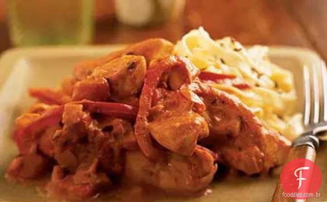 Frango Paprikash