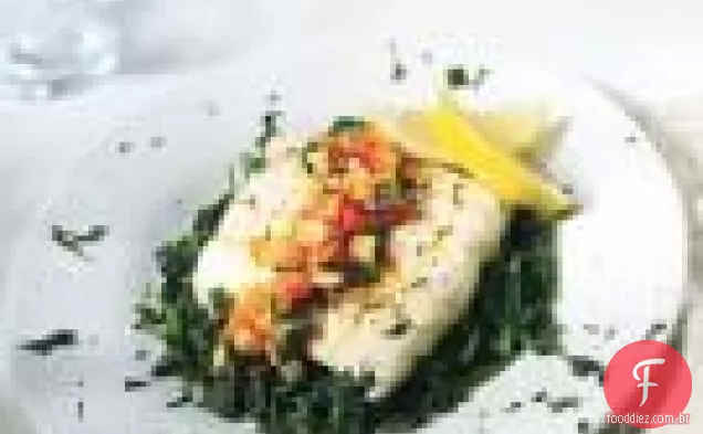 Alabote perfumado com açafrão com espinafre, abobrinha e tomate